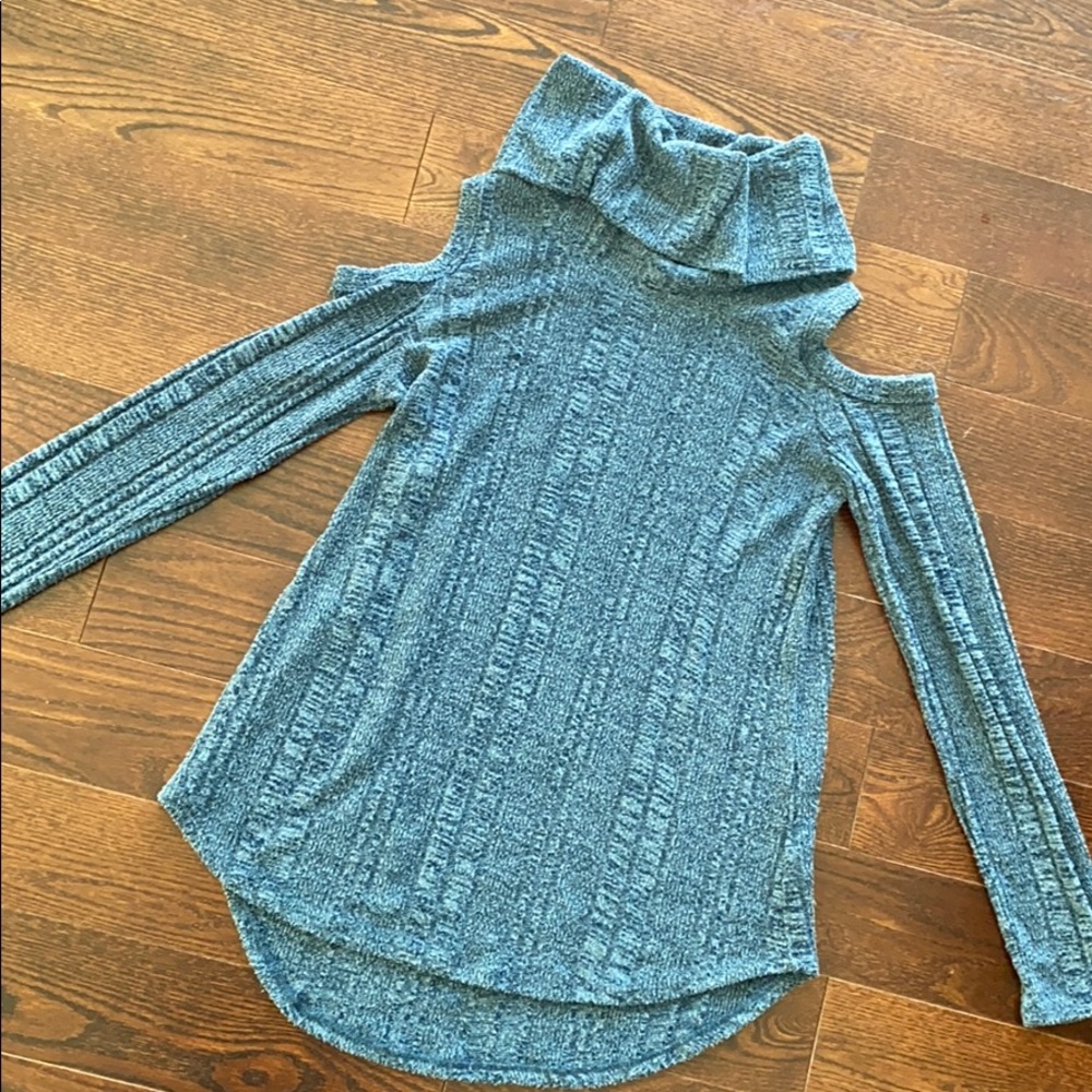 Gray/blue cutout shoulder sweater